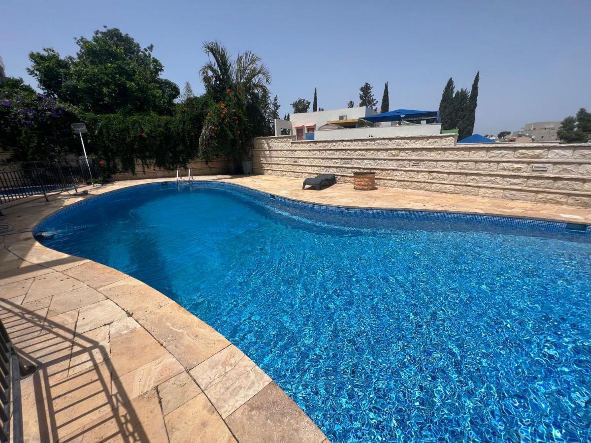 Grace Holon Villa & Pool Exterior photo